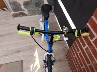 Bicicleta infantil azul