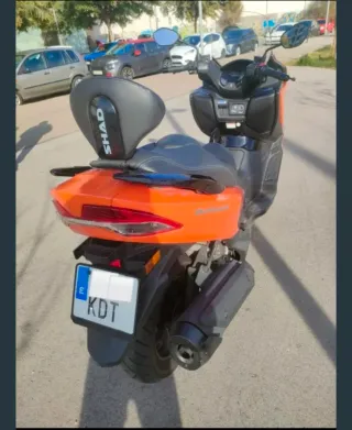 Suzuki Burgman 400 ABS Maxi Scooter