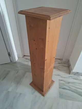 Mueble CD / Pedestal Madera