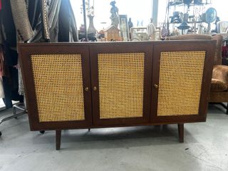 Aparador estilo mid‐century rejilla madera