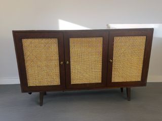 Aparador estilo mid‐century rejilla madera