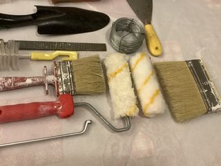 Herramientas , tornillos, pintura, llaves de paso