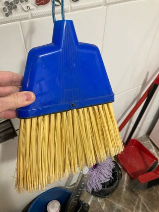 Herramientas , tornillos, pintura, llaves de paso