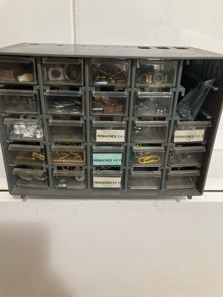 Herramientas , tornillos, pintura, llaves de paso