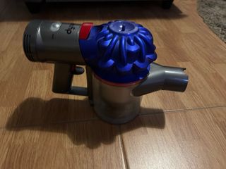 Corpo Dyson V8. Funziona bene. Senza batteria