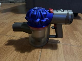 Corpo Dyson V8. Funziona bene. Senza batteria