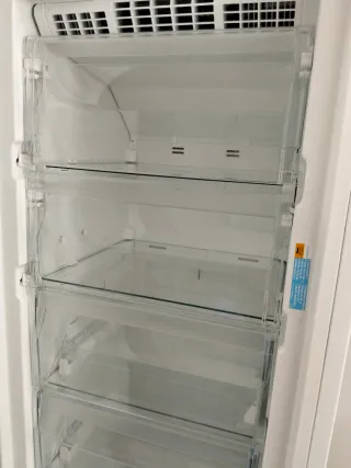 Congelador vertical Indesit