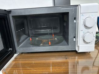 Microondas Universal Blue 20L con grill
