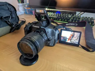 Canon EOS 600D + Lente EF-S 18-55mm + Bolsa transp