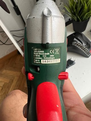 Destornillador Bosch con base de carga