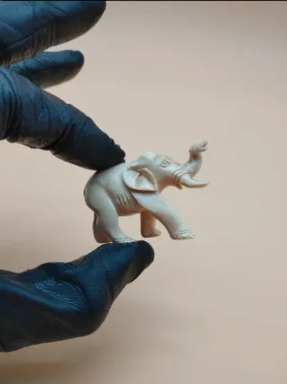 Elefante tallado a mano