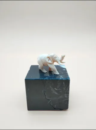 Elefante tallado a mano