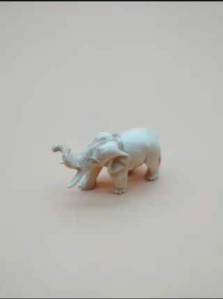 Elefante tallado a mano