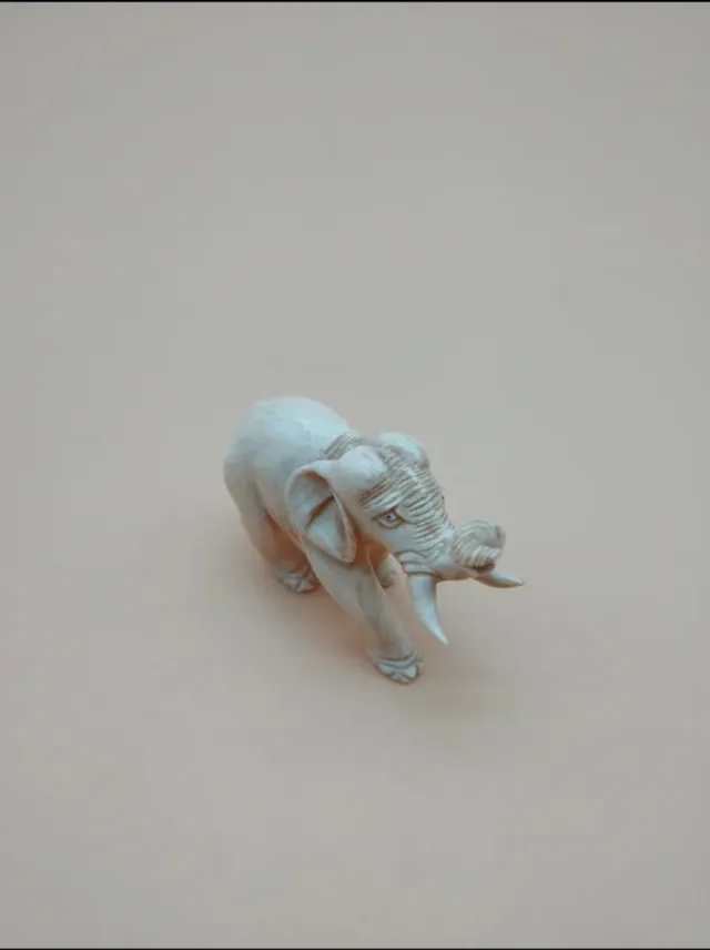Elefante tallado a mano