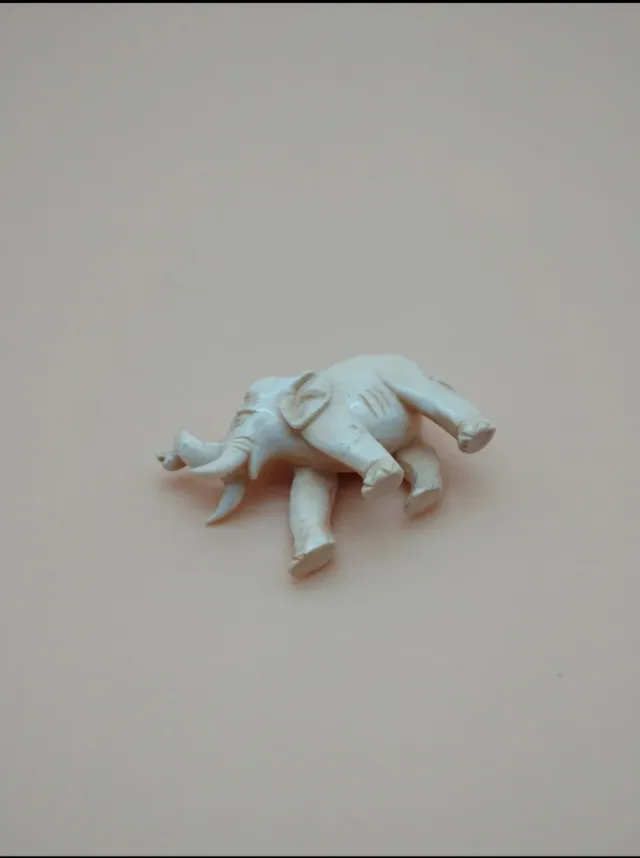 Elefante tallado a mano