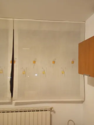 Estor beige con detalles ocres y anaranjados