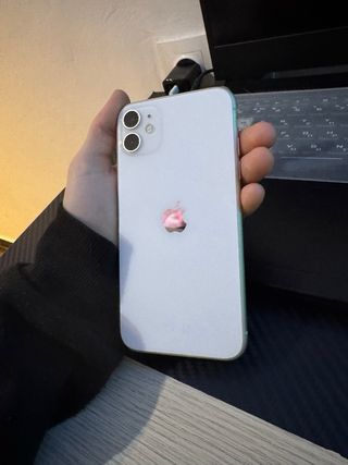 iPhone 11 Blanco/plateado