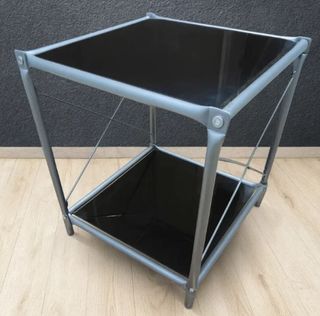 Mesita auxiliar IKEA aluminio y cristal