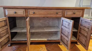 Mueble de madera antiguo restaurado