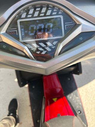 Moto Eléctrica Scooter 125ccNegra, Roja y Plateada