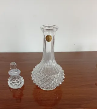 Jarra de cristal y chupitos