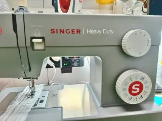 Máquina de coser Singer Heavy Duty 4432