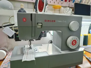 Máquina de coser Singer Heavy Duty 4432