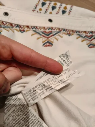 Chaqueta vaquera ZARA bordada blanca