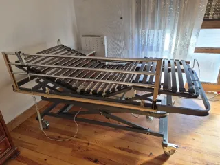 Cama articulada motorizada y barandilllas