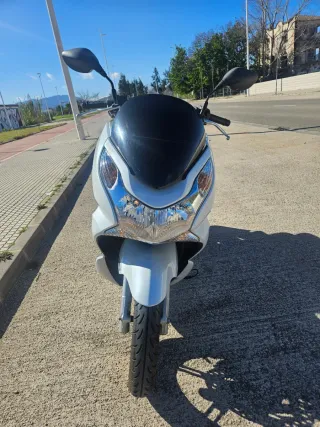 Honda PCX 125 Blanca Scooter