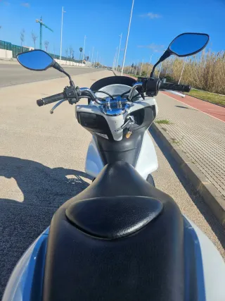 Honda PCX 125 Blanca Scooter
