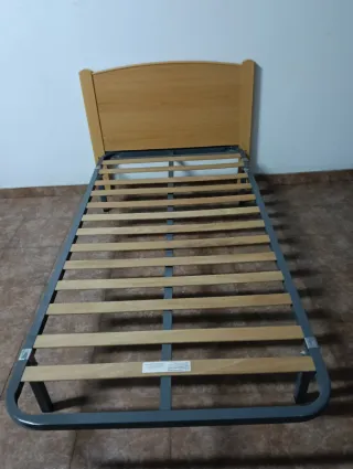 Somier, colchón y cabecero.