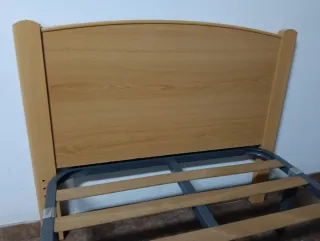 Somier, colchón y cabecero.