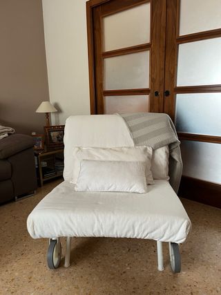 Sillón cama individual blanco con ruedas