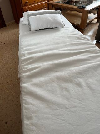 Sillón cama individual blanco con ruedas