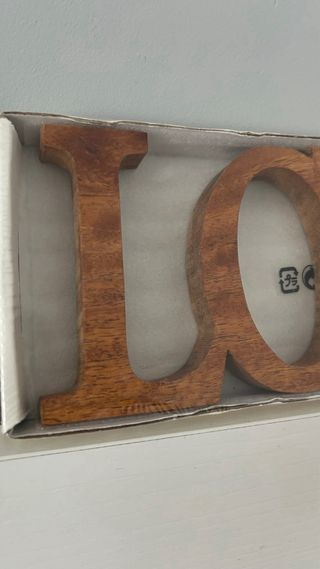 Figura decorativa LOVE madera oscura