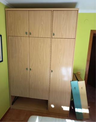 Armario ropero de madera