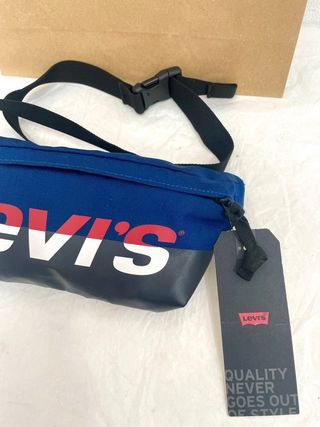Riñonera Levi's nueva con etiqueta