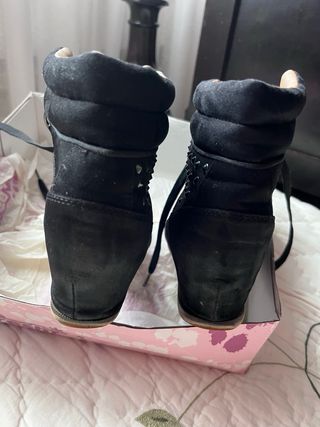 Botines negros con tachuelas