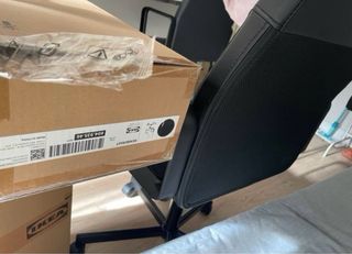 Silla de oficina IKEA negra y gris