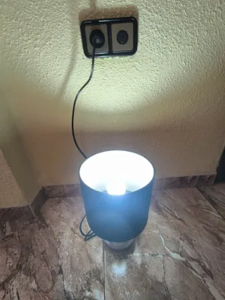 Lámpara de mesa moderna