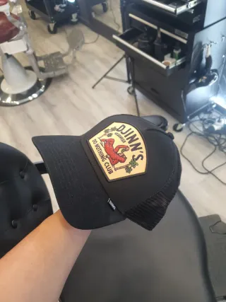 Gorra trucker negra y beige