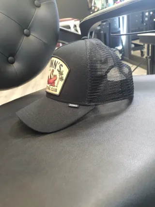 Gorra trucker negra y beige