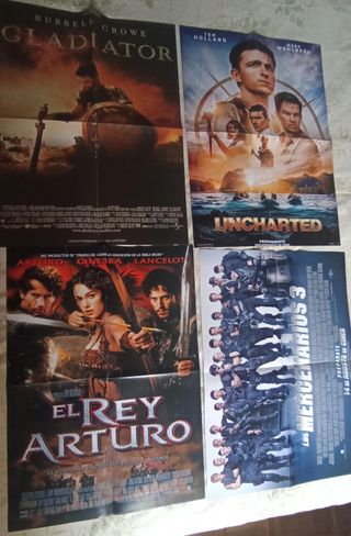 Lote 16 posters de cine. Medidas: 56,4 cm x 41 cm.
