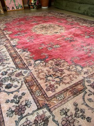 Alfombra estilo vintage rosa y beige