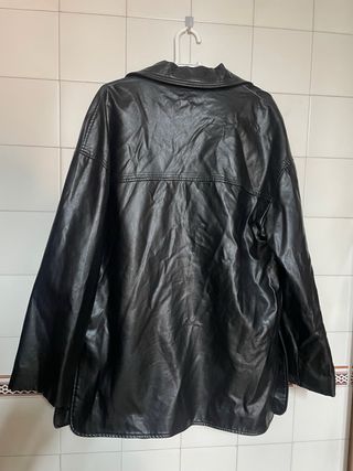Chaqueta larga cuero negra