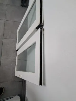 Ventana de aluminio blanca