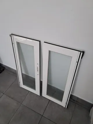 Ventana de aluminio blanca