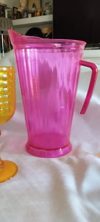 Jarra y copas acrílicas multicolor