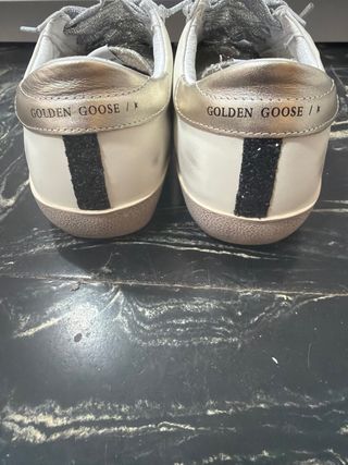 Golden Goose Zapatillas Blancas y Doradas